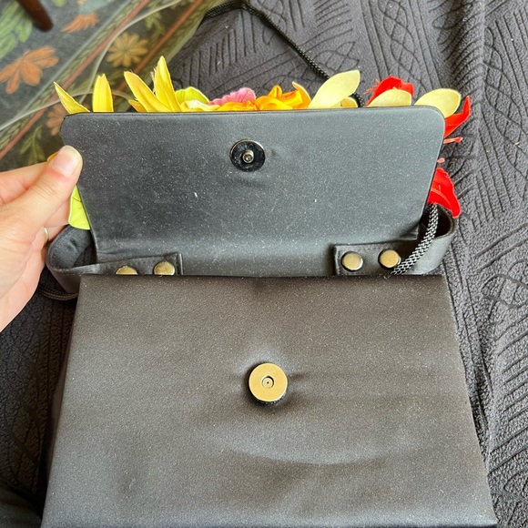 Moo Roo Black and Red Clutch with Modern Design - Picture 5 of 8